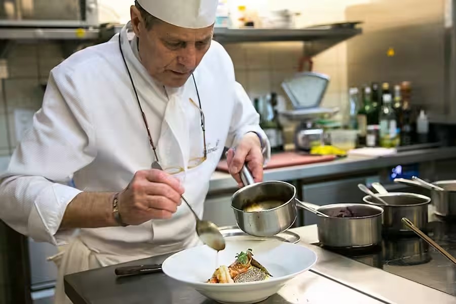Zeitungsartikel über Rudolf Zünd und das Bistro zur Linde