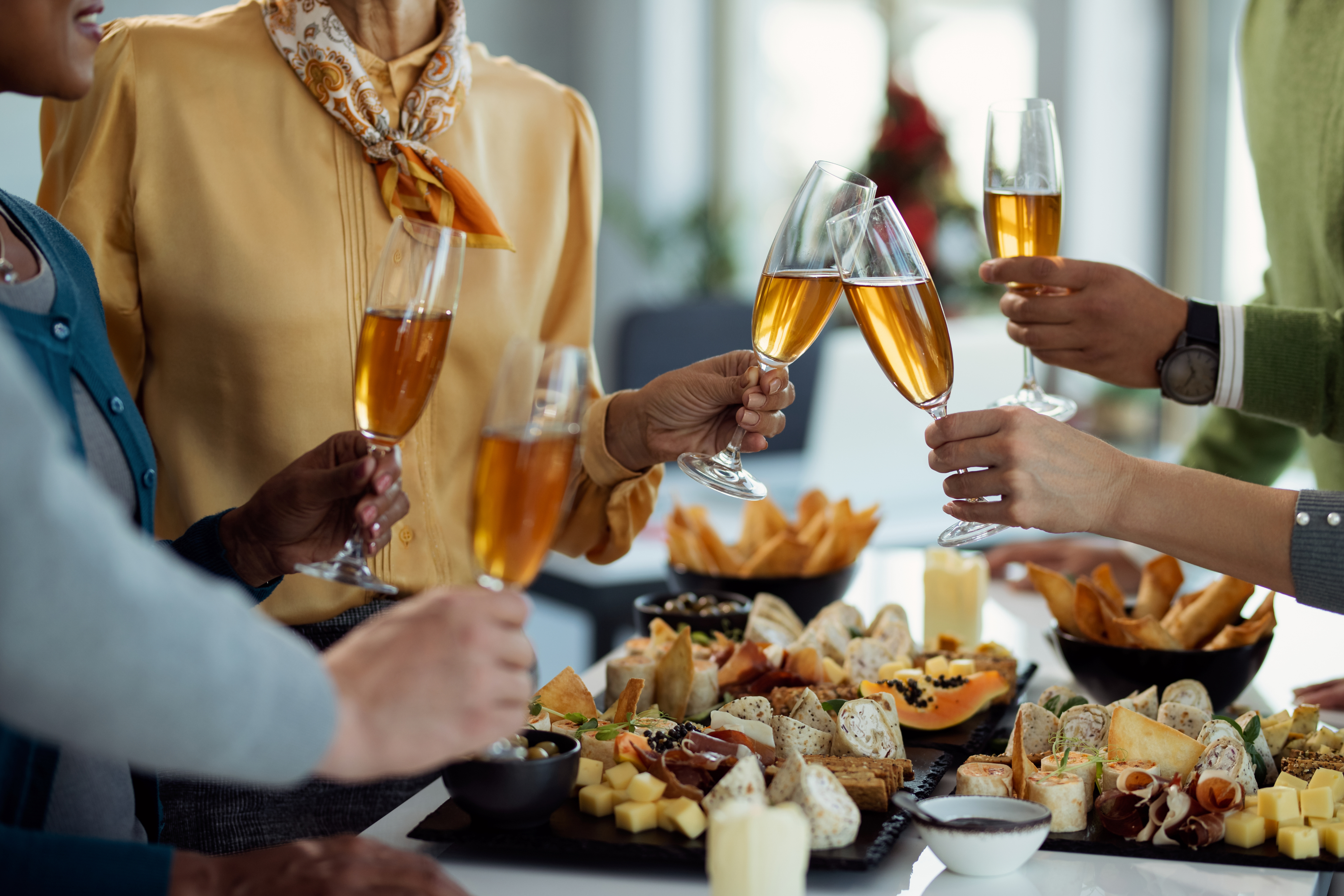 Gläser auf einem Apéro-Tisch
