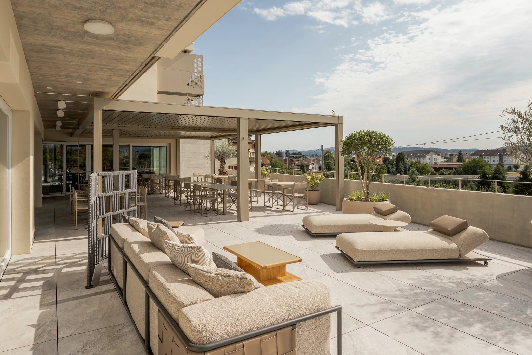 Terrasse mit Blick in die Landschaft