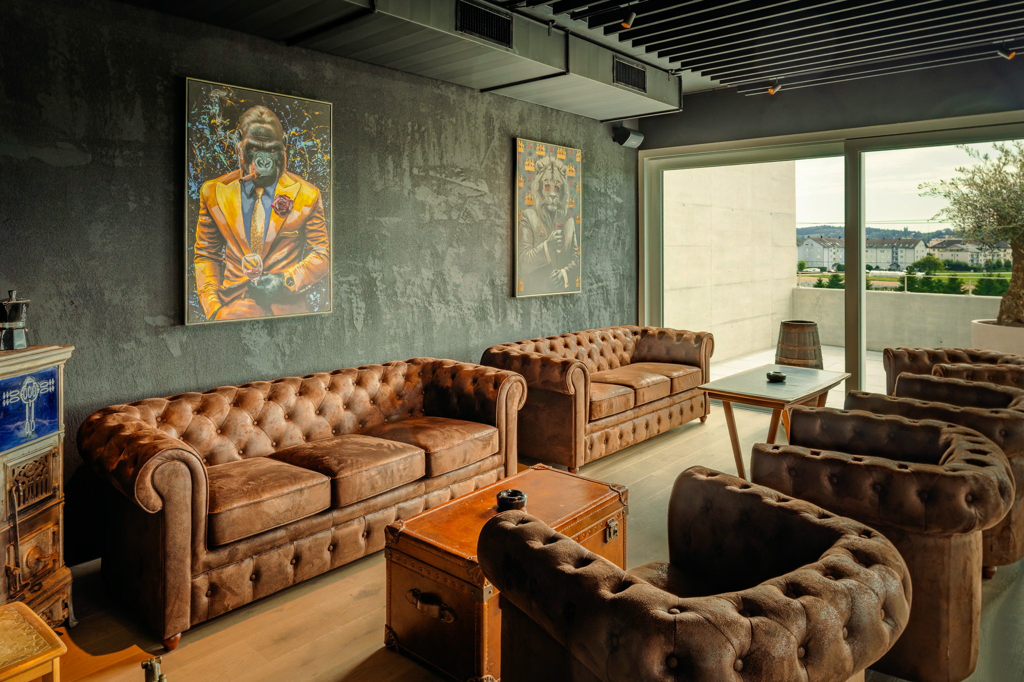 Zigarrenlounge des Bistro zur Linde mit Ledersesseln